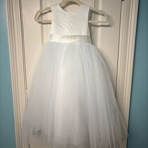 Ekidsbridal White V-Back Satin Flower Girl Dress- size 6
Never worn